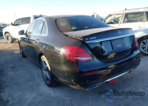 2017 Mercedes-Benz E 300 4Matic из США, поврежденный, VIN WDDZF4KB8HA043847